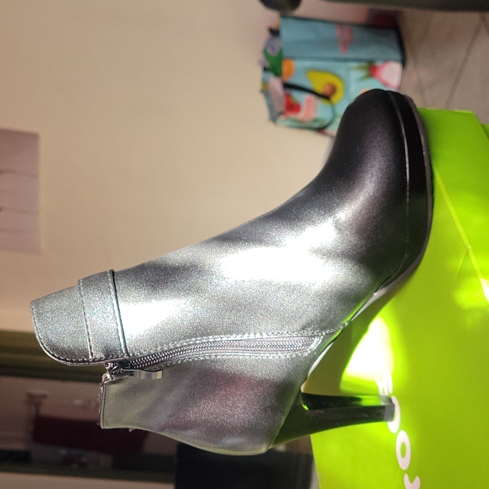 Heeled ankle boot